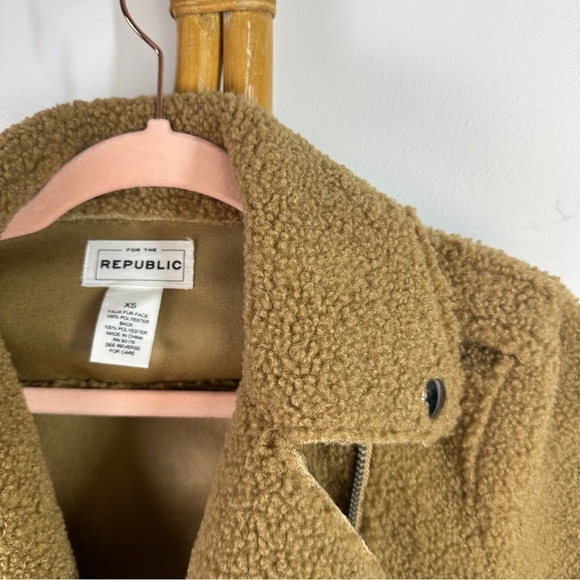 For the Republic Brown Sherpa Teddy Cropped Jacket sz XS - Picture 2 of 3